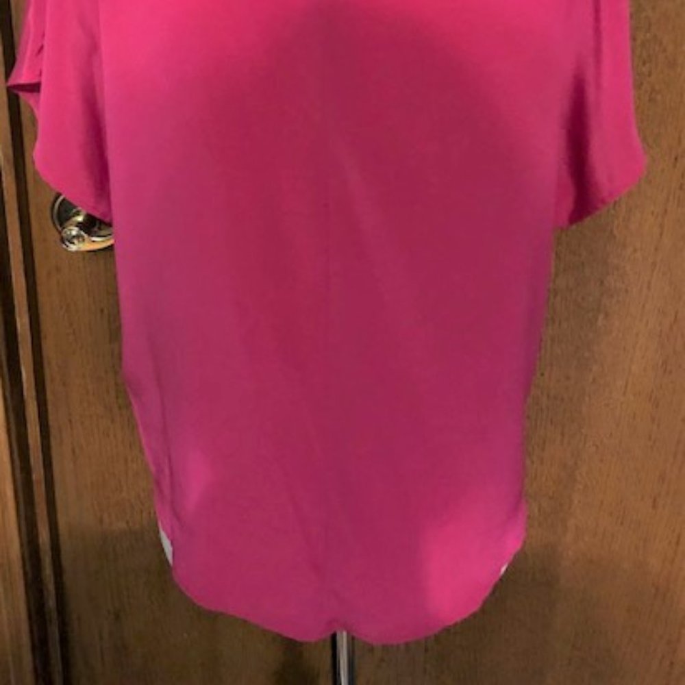 TWO (2) Lightweight Shell Tops - Picture 12 of 13